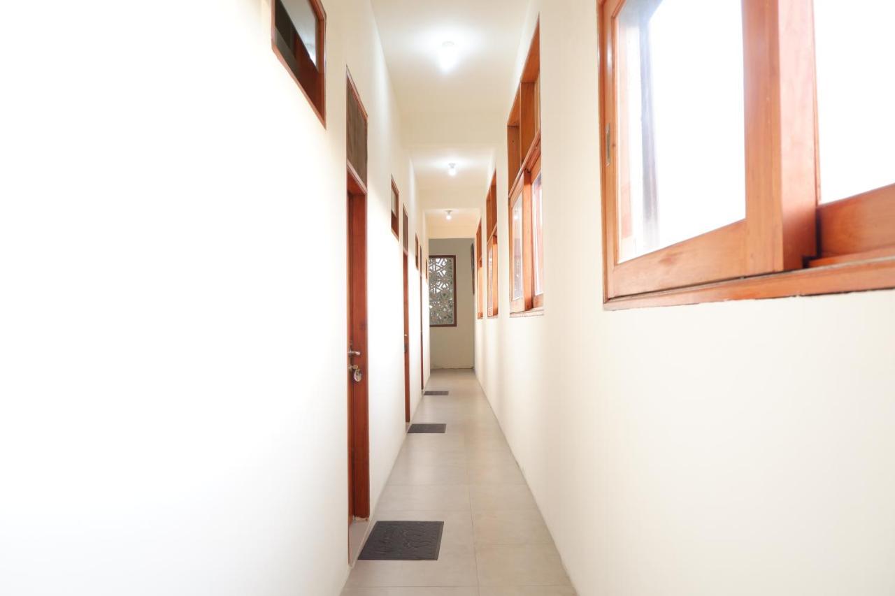Reddoorz At Bale Eja Syariah Senggigi Apartment Montongbuwoh ภายนอก รูปภาพ