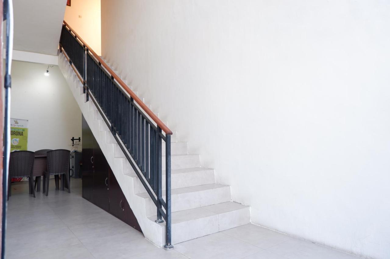 Reddoorz At Bale Eja Syariah Senggigi Apartment Montongbuwoh ภายนอก รูปภาพ